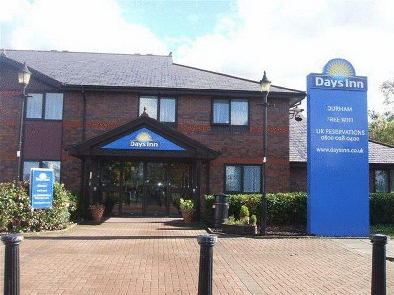 Super 8 By Wyndham Durham Hotel Exterior photo