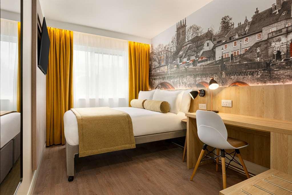 Super 8 By Wyndham Durham Hotel Room photo