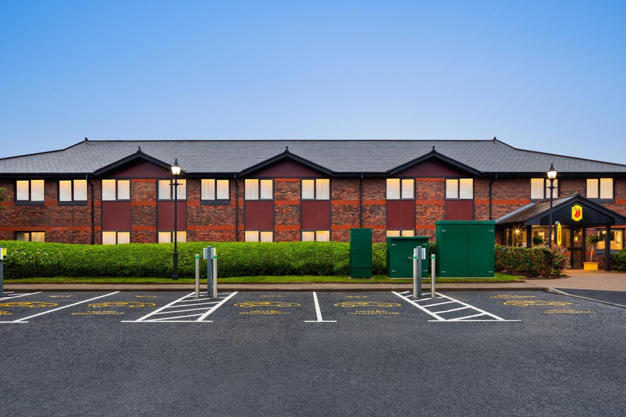 Super 8 By Wyndham Durham Hotel Exterior photo